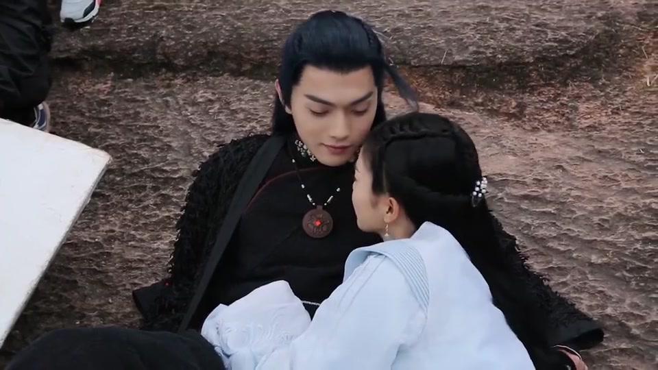 《招摇》花絮:许凯,白鹿幕后互动,甜蜜溢出屏幕