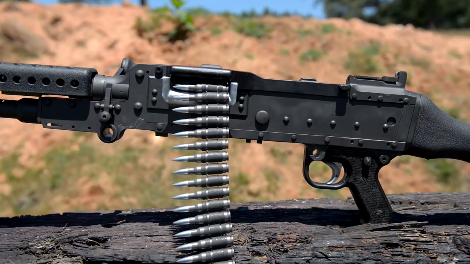 比利时mag通用机枪,美军称为m240,中国仿制型为t74排用机枪