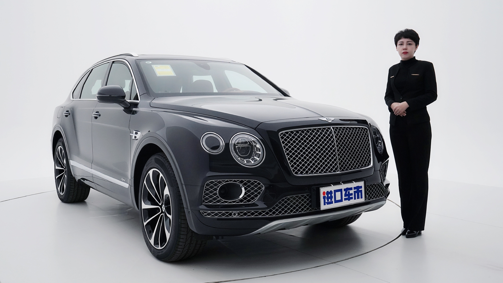 时尚外观性能优越表现堪称完美体验宾利添越混动版