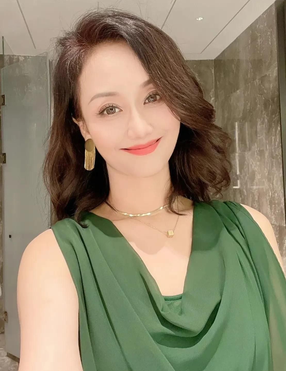 李颖,时尚俏丽,温柔秀丽的写真照!_高清图集_新浪网