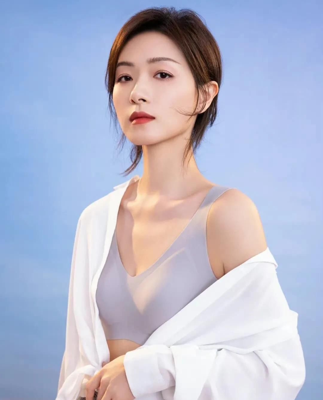 万茜高清美艳动人写真,娇俏可人!__财经头条