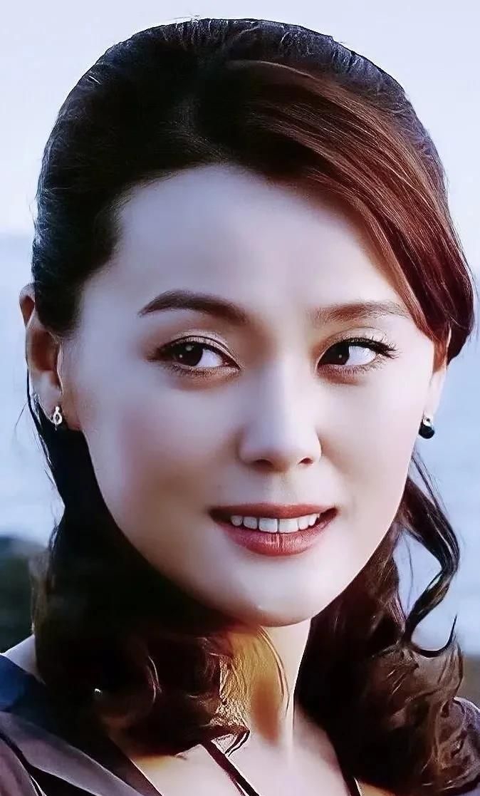 梁爱琪高清优雅写真妩媚动人