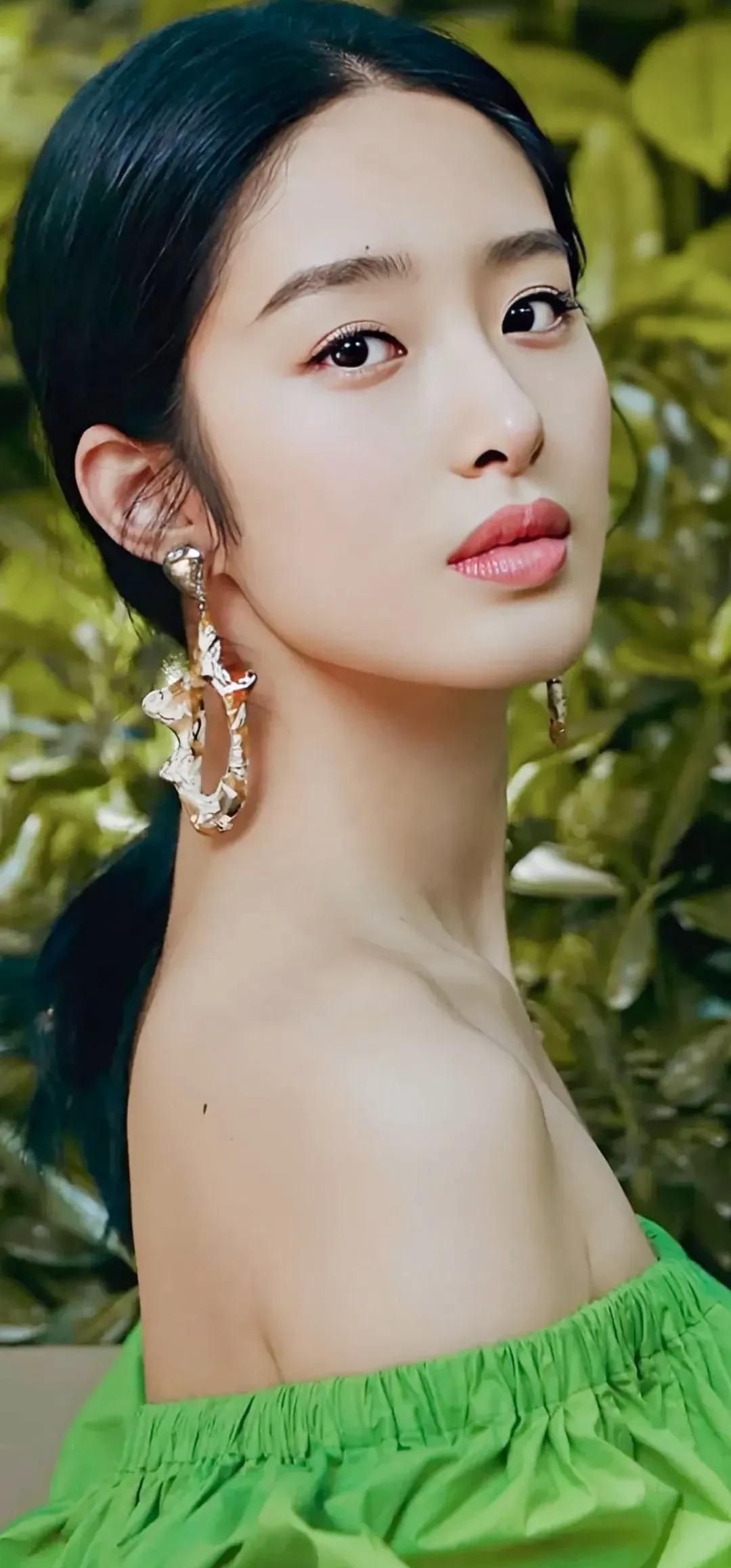 杨采钰,魅力十足,尽显迷人气质的写真!_高清图集_新浪网