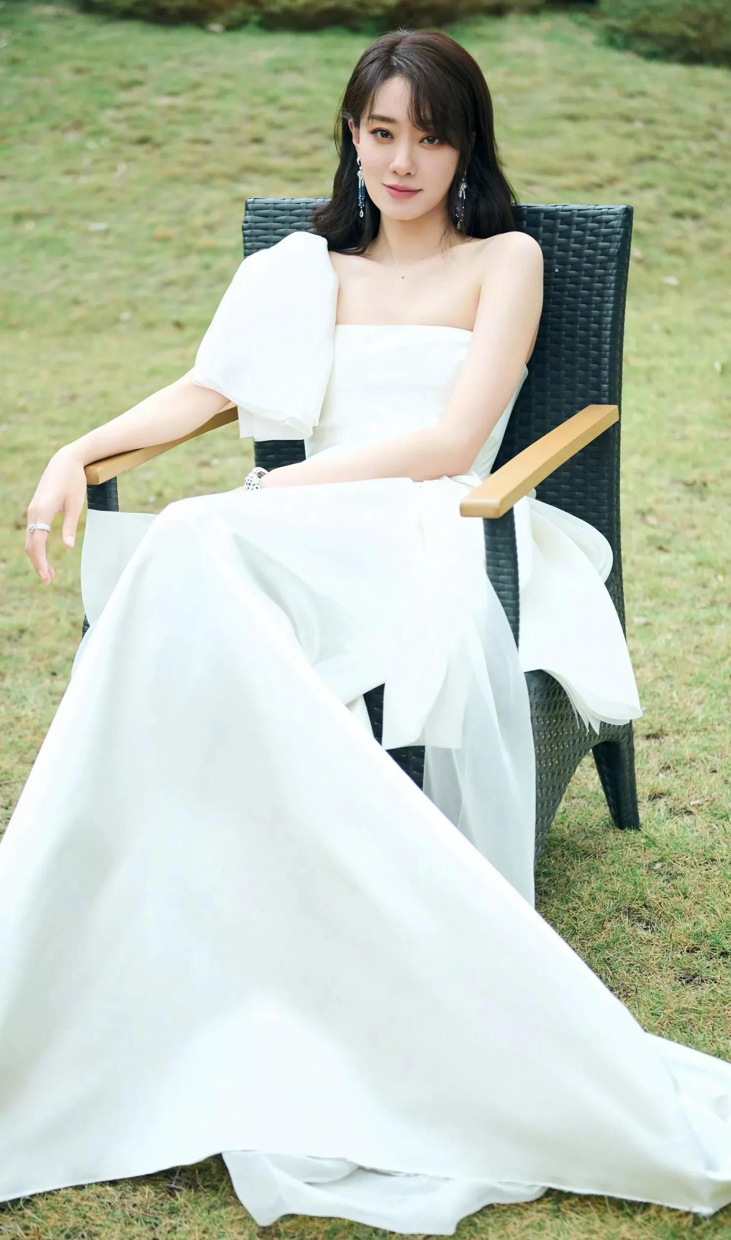 张小斐,美艳动人,清新优雅的写真照!__财经头条