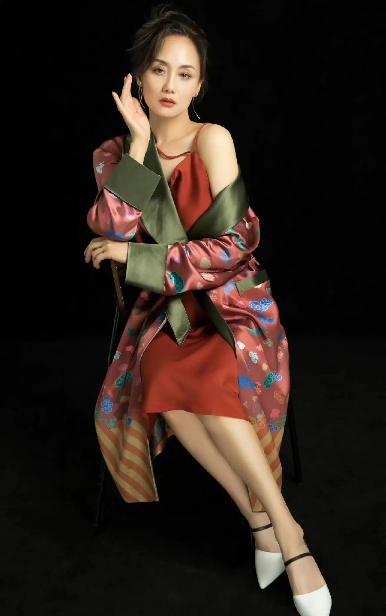 李颖,优雅迷人,温柔秀丽的写真照!