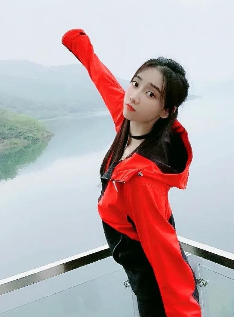 舒思瑶高清美艳写真,优雅迷人!__财经头条