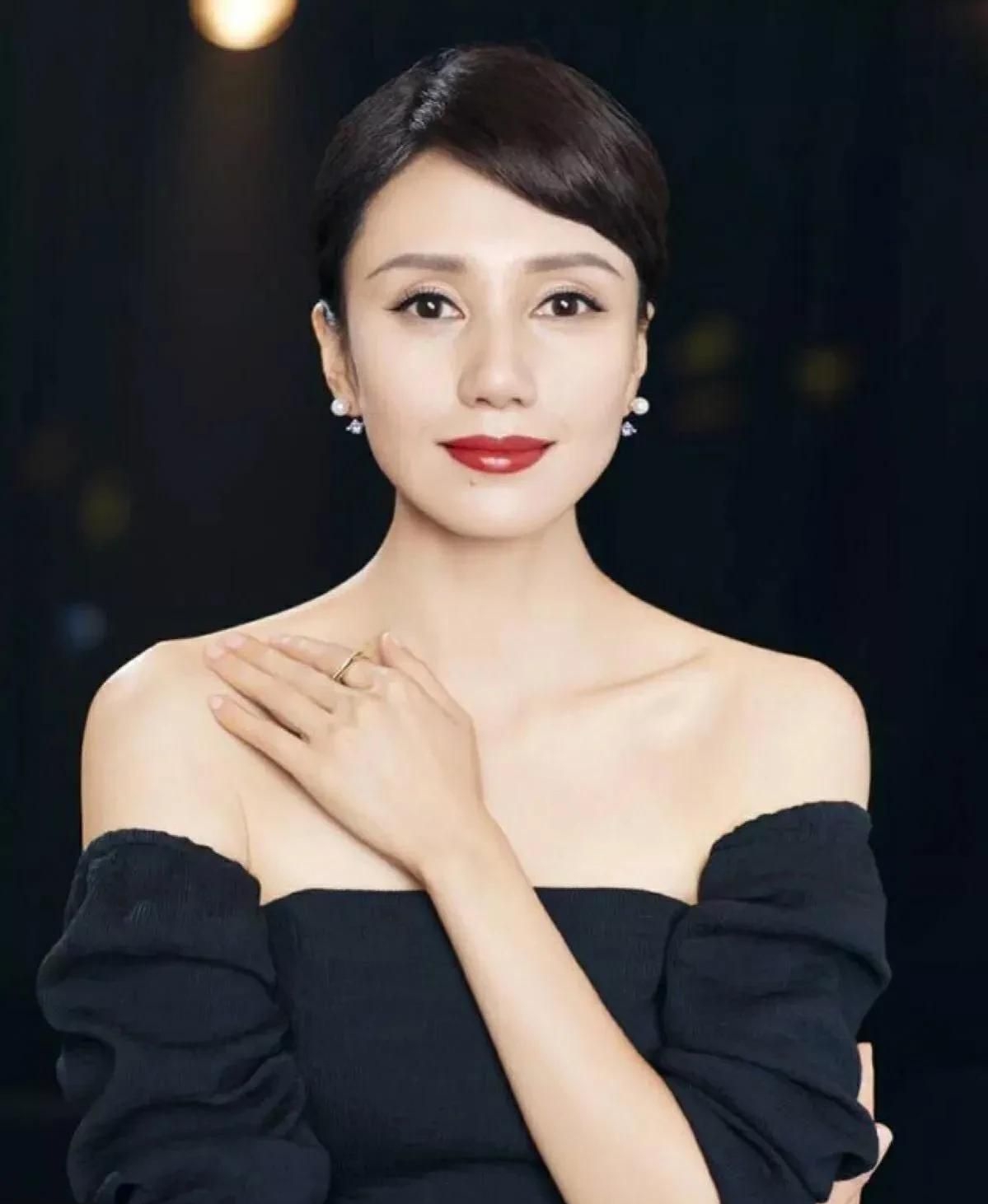 端庄优雅的袁泉楚楚动人清新可爱的写真