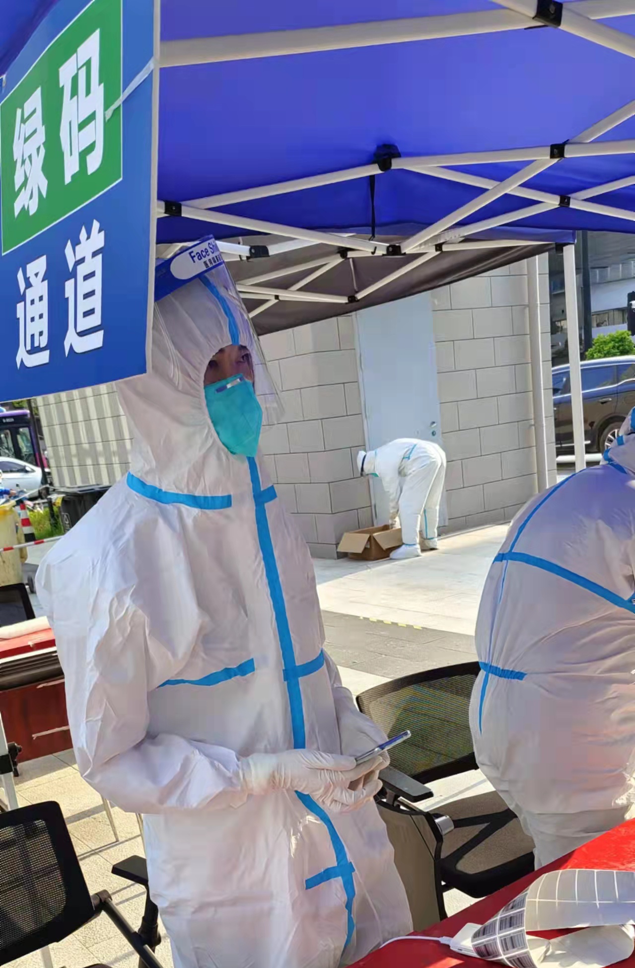 为了怀念没有疫情的2019，他在“疫线”做大白！休闲区蓝鸢梦想 - Www.slyday.coM