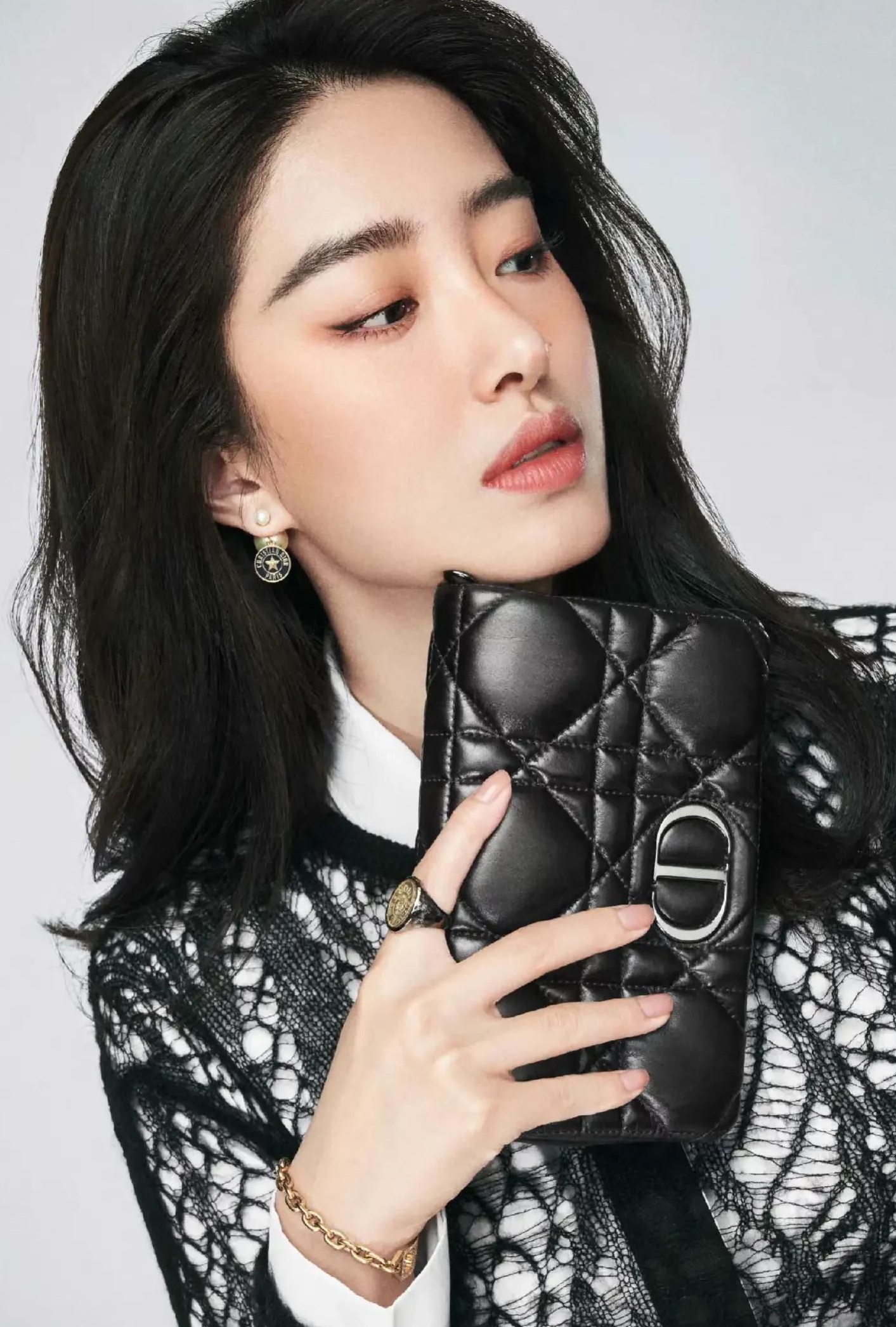 杨采钰,美艳动人,尽显迷人气质的写真!__财经头条