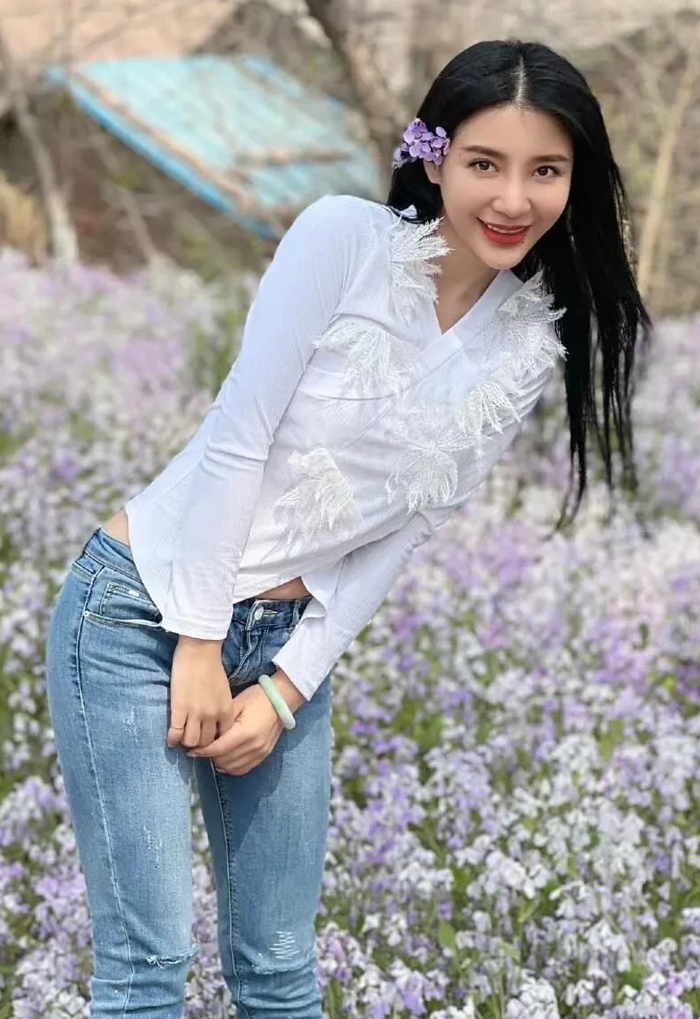 罗梓丹高清魅力写真婀娜动人