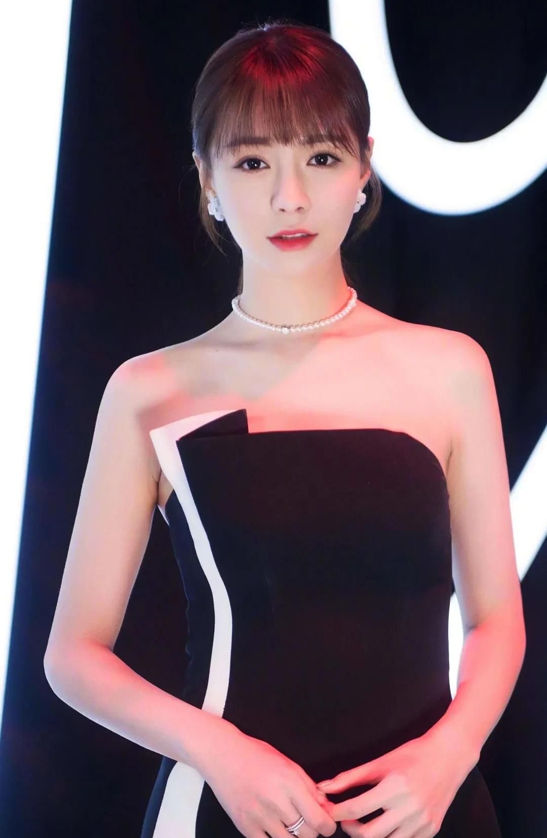 沈梦辰高清冷艳写真,惊艳迷人!__财经头条