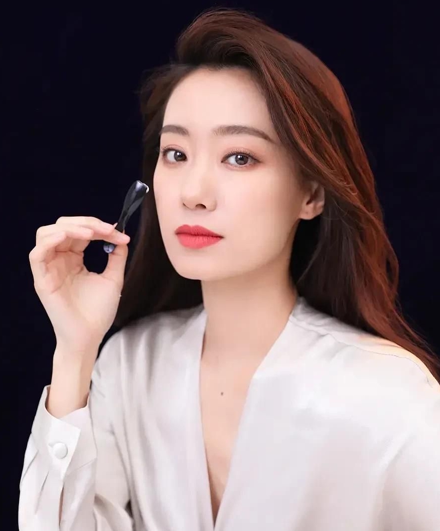 张小斐,大器晚成,清新优雅的写真照!__财经头条