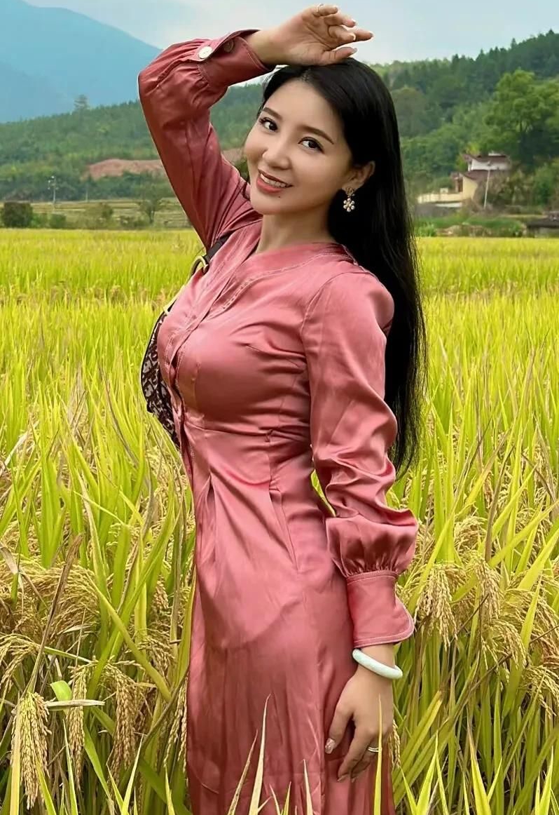 罗梓丹高清魅力写真优雅迷人