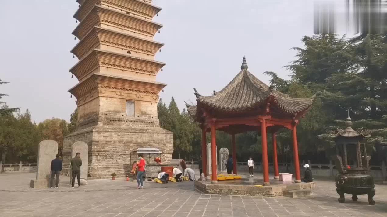 白马寺齐云塔,中国第一座舍利塔,边上还有狄仁杰的墓园