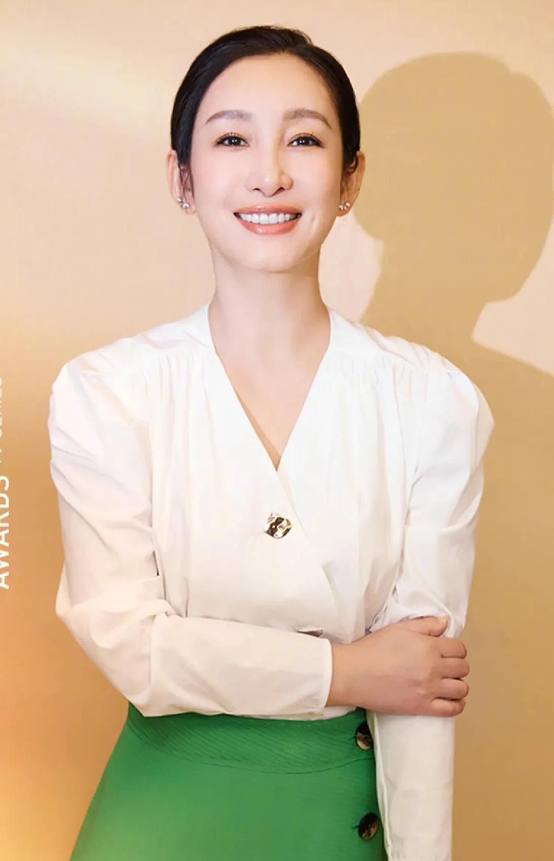 才貌双全的秦海璐,时尚俏丽,魅力无限的写真照!__财经头条
