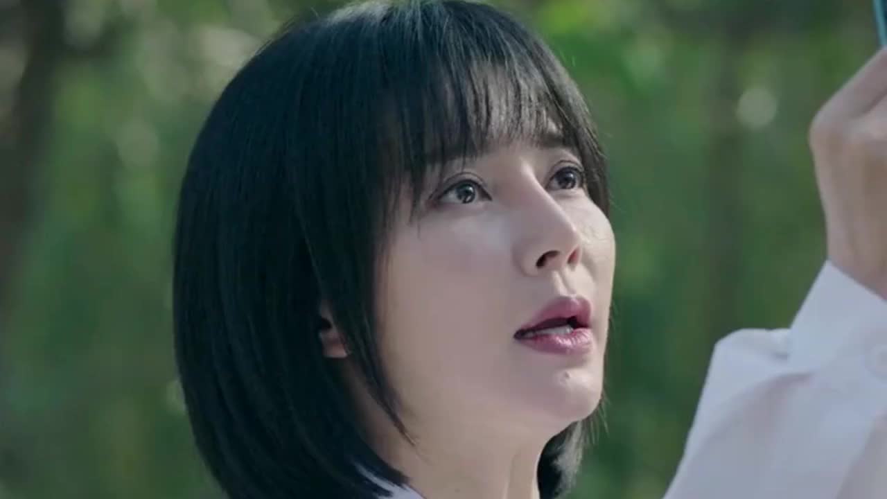 什刹海:庄静给老人的颈椎纠正,把一旁的大卫给吓着了