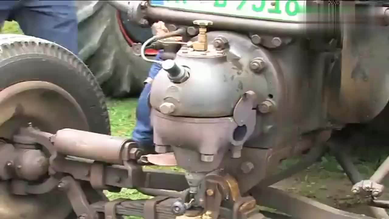 启动热球柴油发动机,在这之前要烧热前面那个"球"!__财经头条