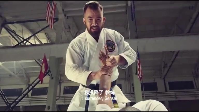 叶问4:军官拿木人桩训练,老外一脸懵