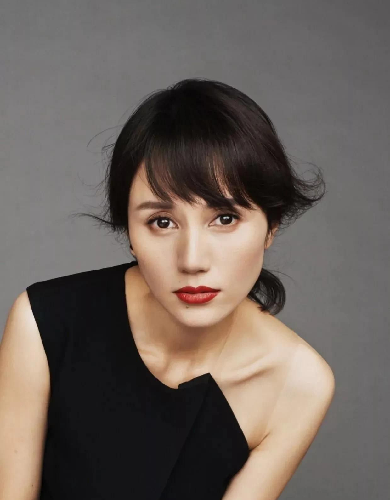 端庄优雅的袁泉,优雅迷人,清新可爱的写真!