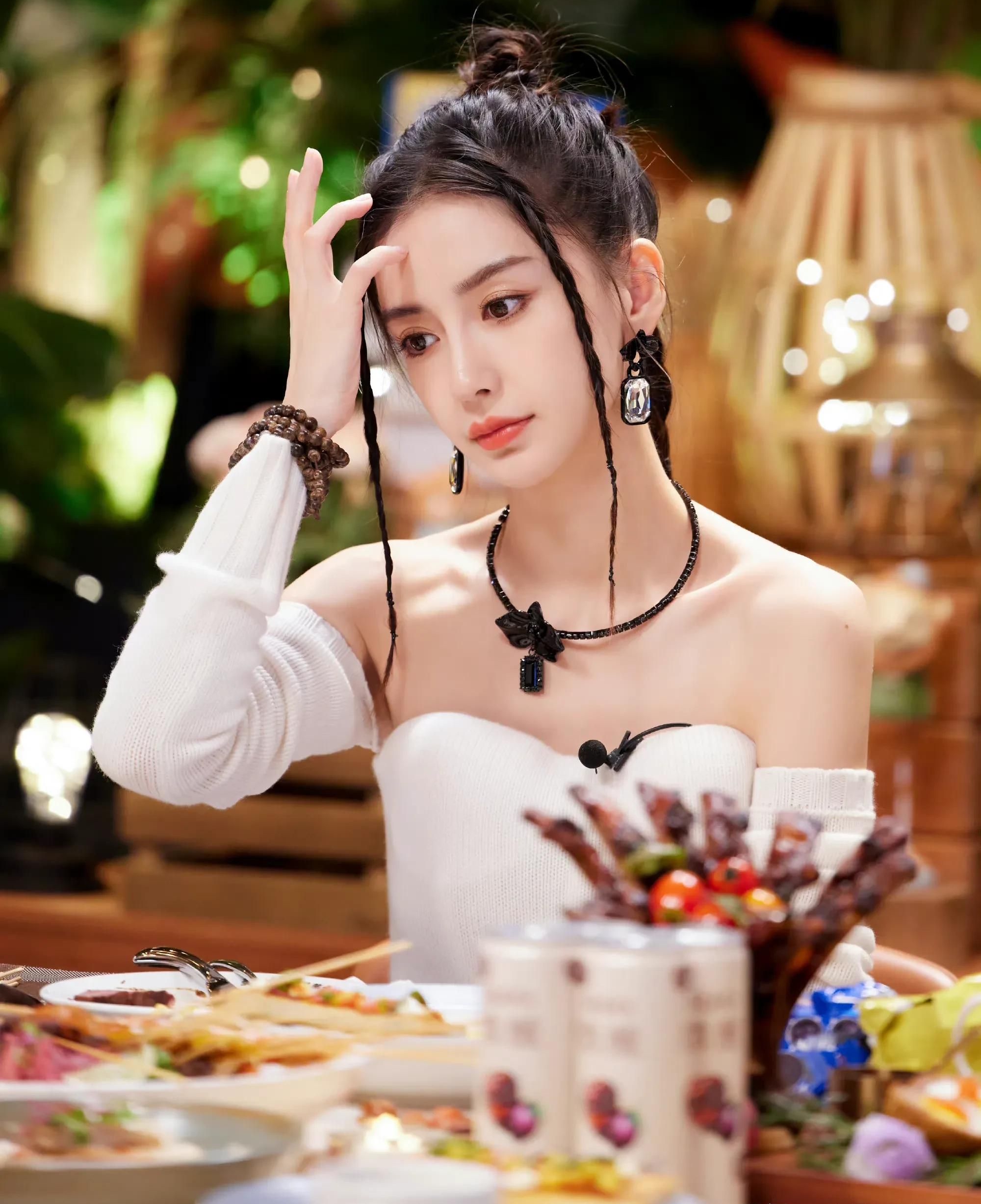 杨颖,时尚前卫,甜美可爱的写真!__财经头条