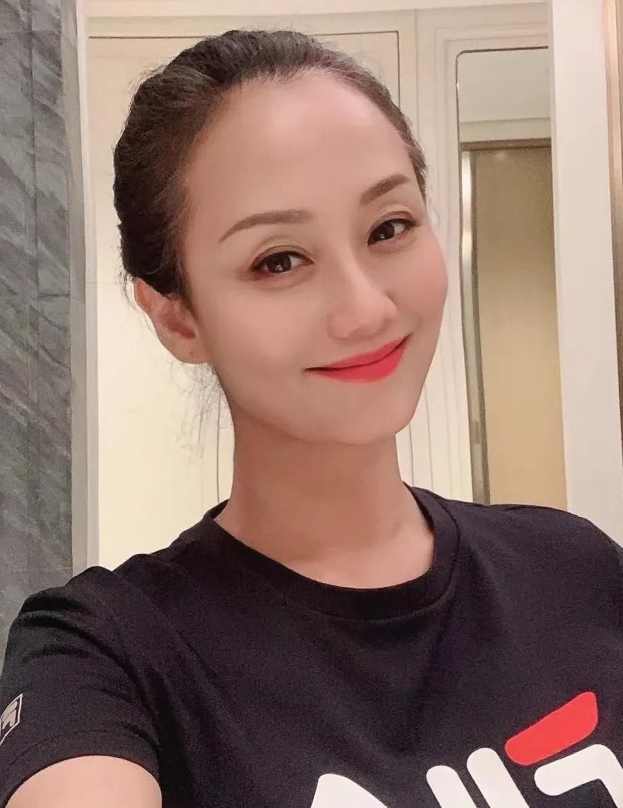 李颖,楚楚动人,温柔秀丽的写真照!_高清图集_新浪网