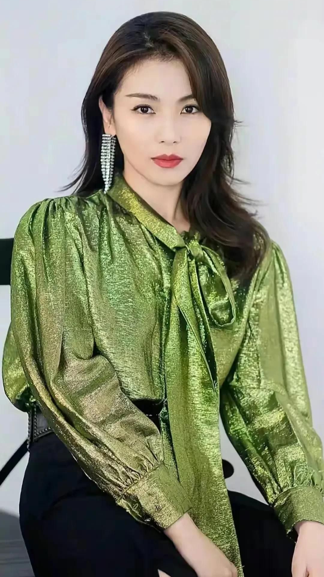 端庄大方的刘涛，时尚俏丽，魅力无限的写真照！