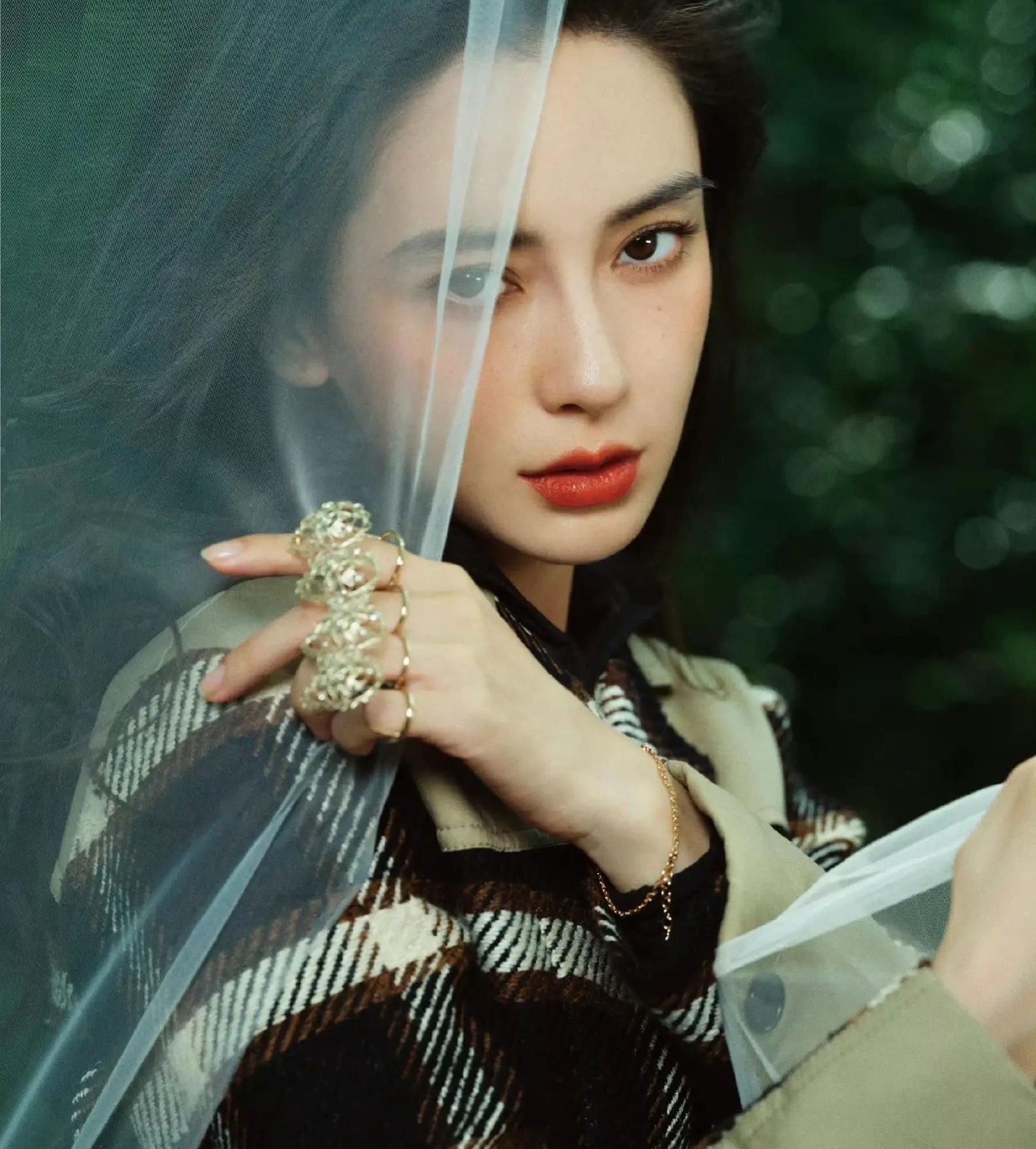 杨颖机灵活泼甜美可爱的写真