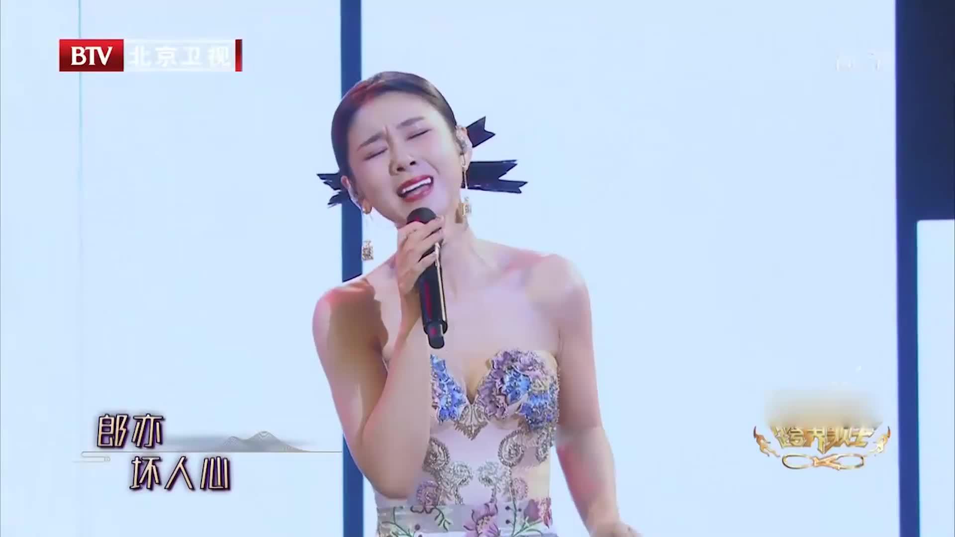 李小萌完美演绎《探清水河》,只怪自己没文化一句卧槽走天下!