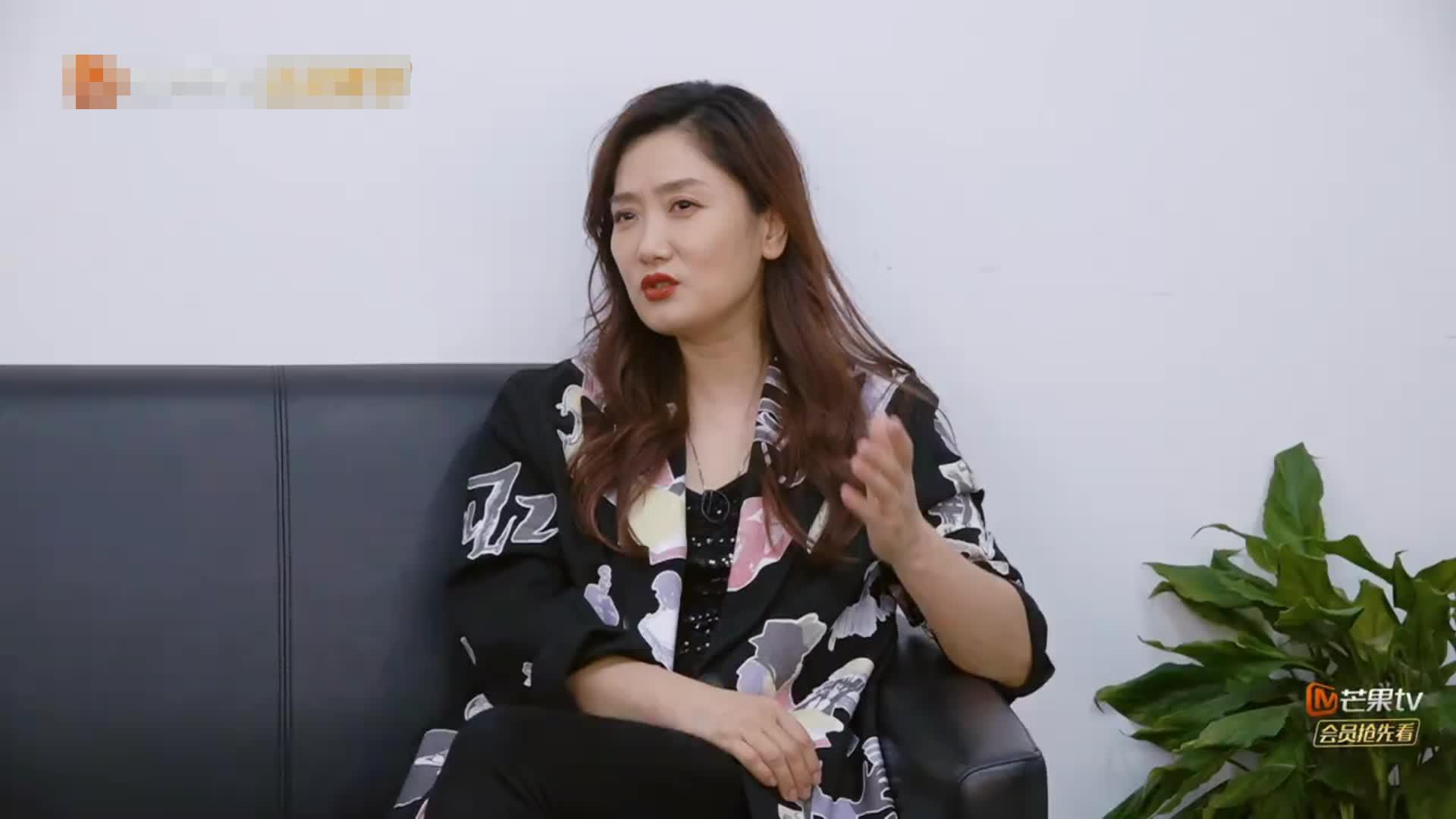 玲花十八岁去深圳闯歌坛 首先突破语言关 普通话粤语都要学