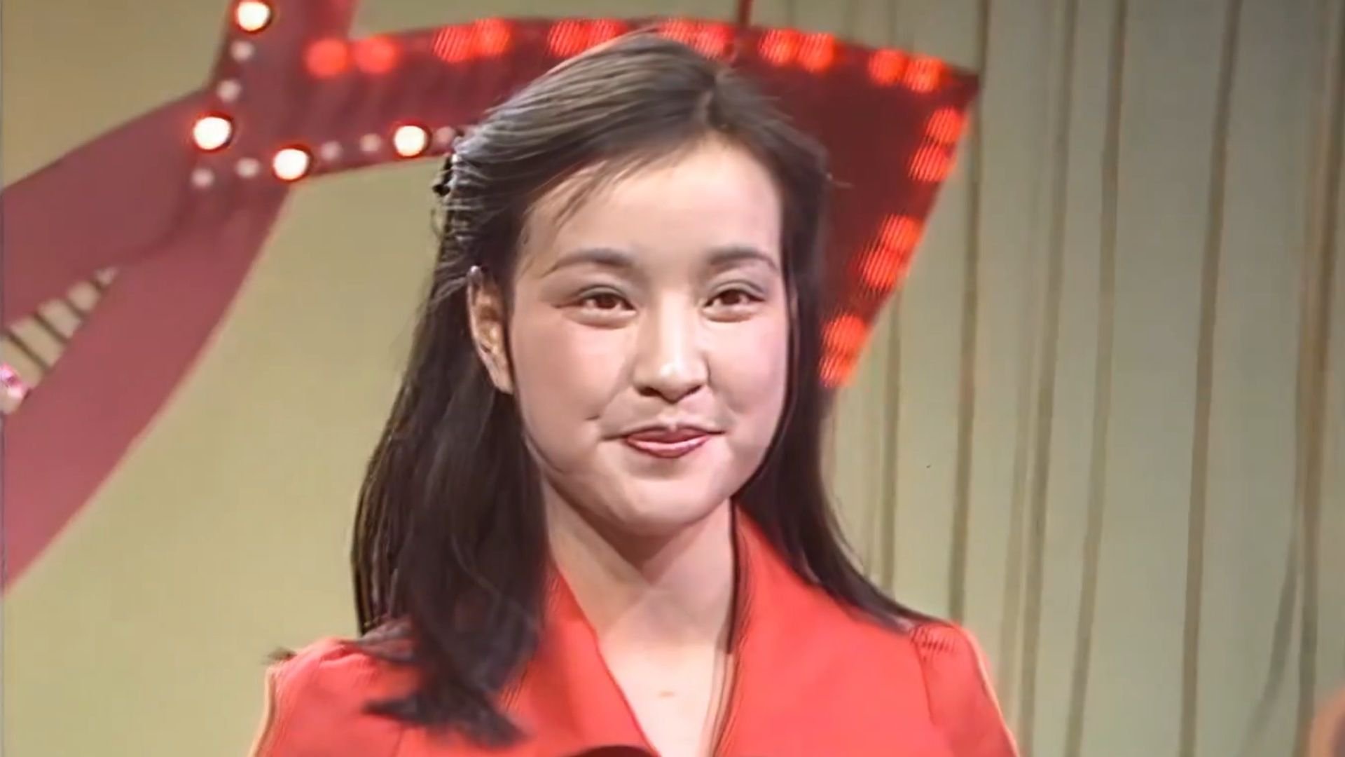 没人能拒绝40年前的刘晓庆,春晚第一位女主持人:自信大方|刘晓庆_新浪新闻