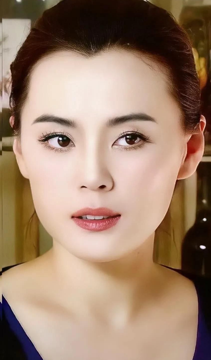 梁爱琪高清优雅写真,楚楚动人!