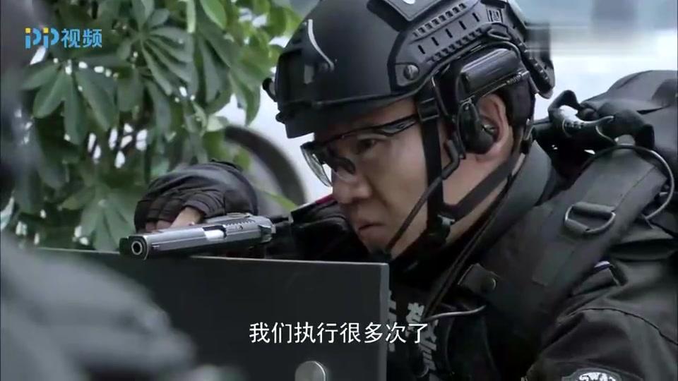 00:00 09:43 09:43 为您推荐: 特警力量:蒙面枪手误伤交警,特警部队