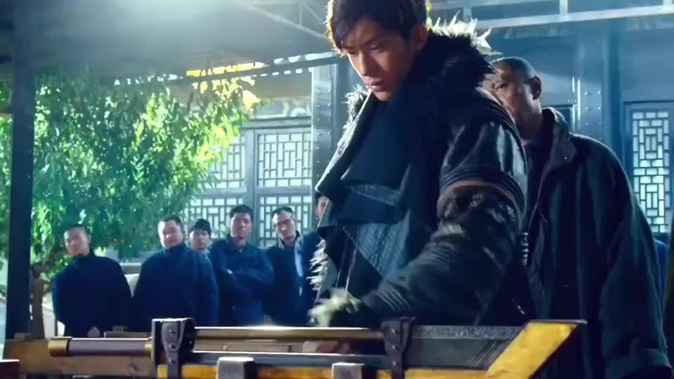 黑背老六留下的黑金古刀,谁拿的动谁下地