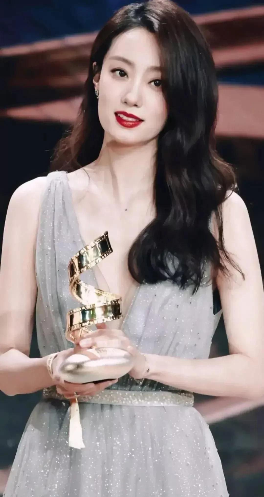 张小斐,美艳动人,清新优雅的写真照!__财经头条