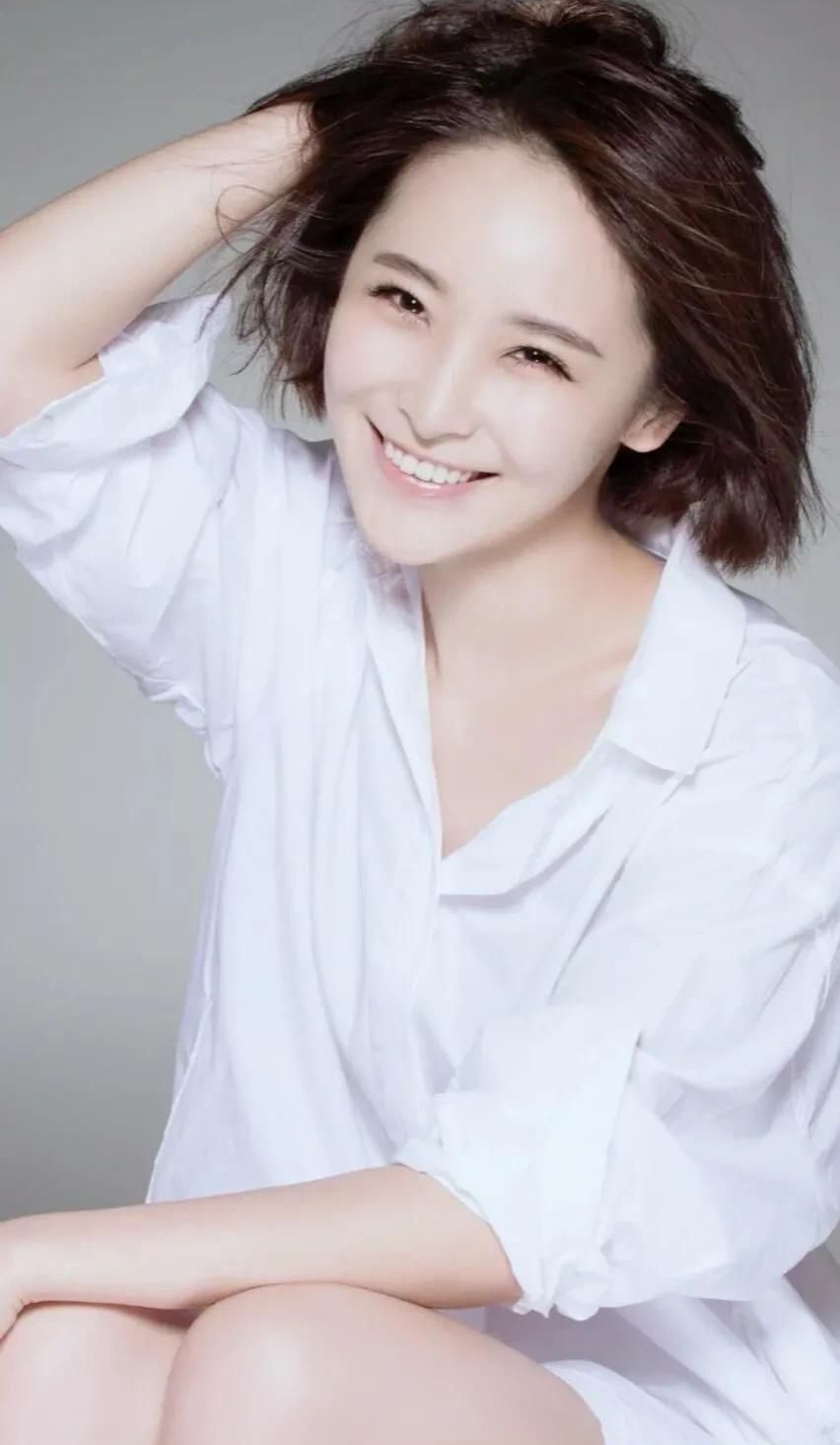 李曼高清优雅写真飒爽俏丽