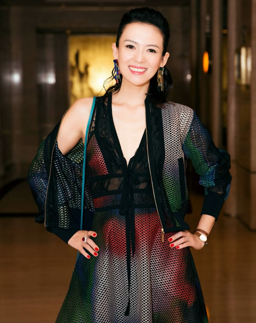 章子怡高清俏丽美照,楚楚动人!__财经头条