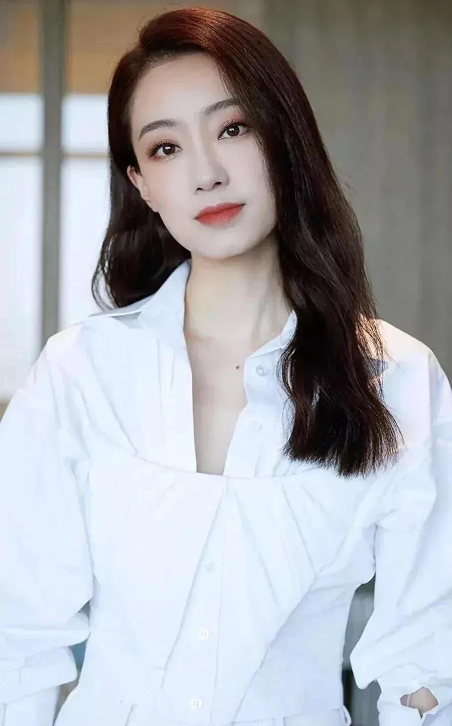 张小斐,大器晚成,清新优雅的写真照!__财经头条