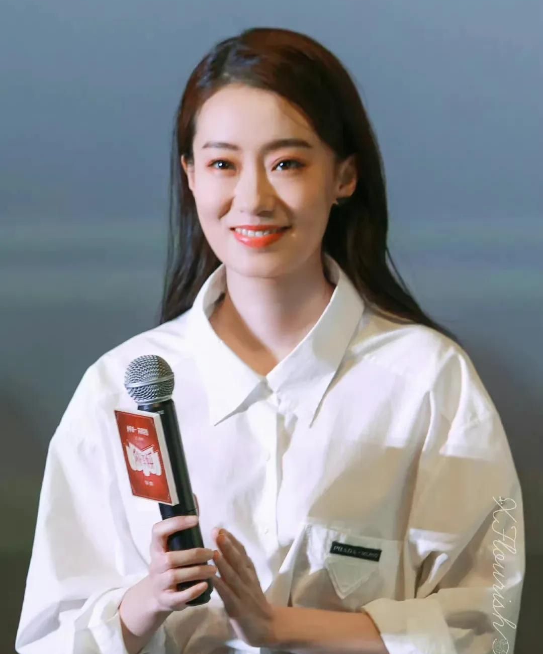 张小斐楚楚动人清新优雅的写真照