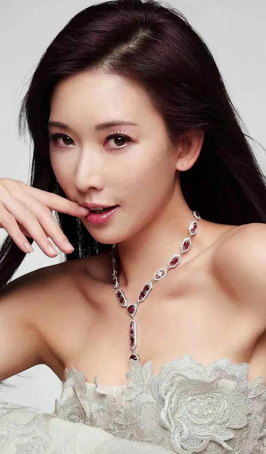 林志玲高清优雅大气写真,惊艳迷人!__财经头条