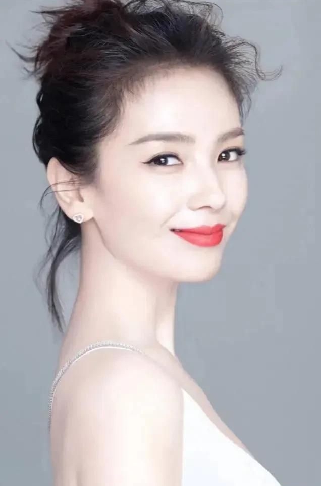 端庄大方的刘涛,知性优雅,楚楚动人的写真照!_高清图集_新浪网