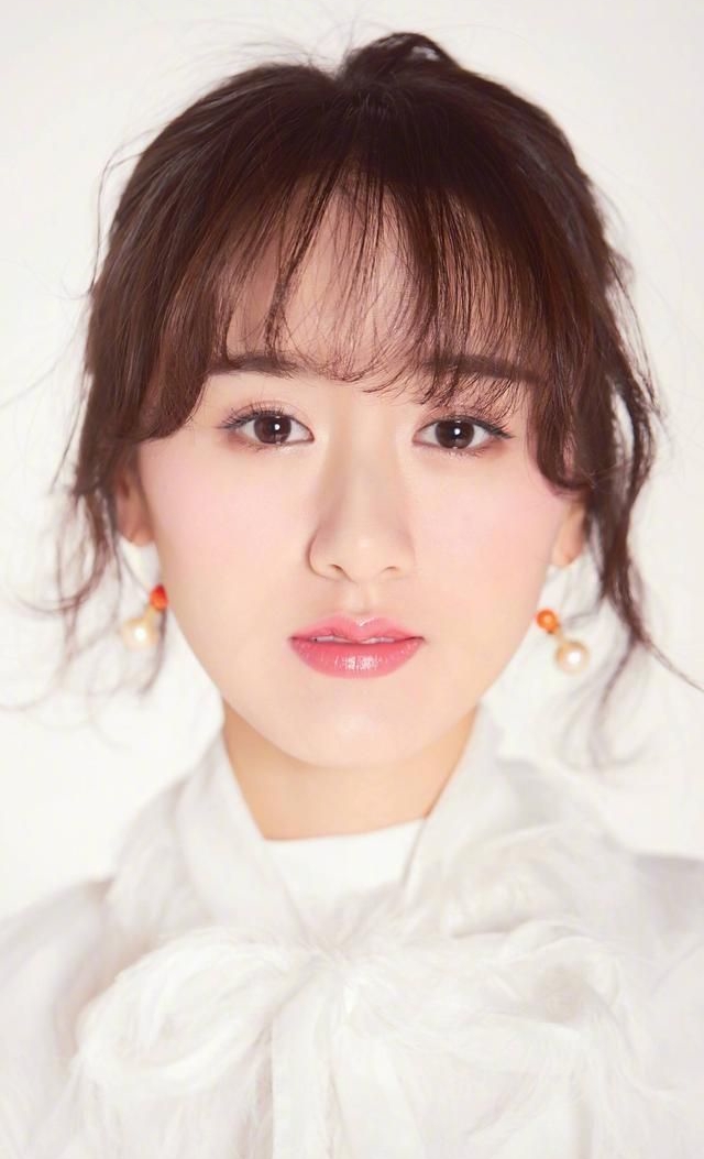 美丽女神袁冰妍楚楚动人