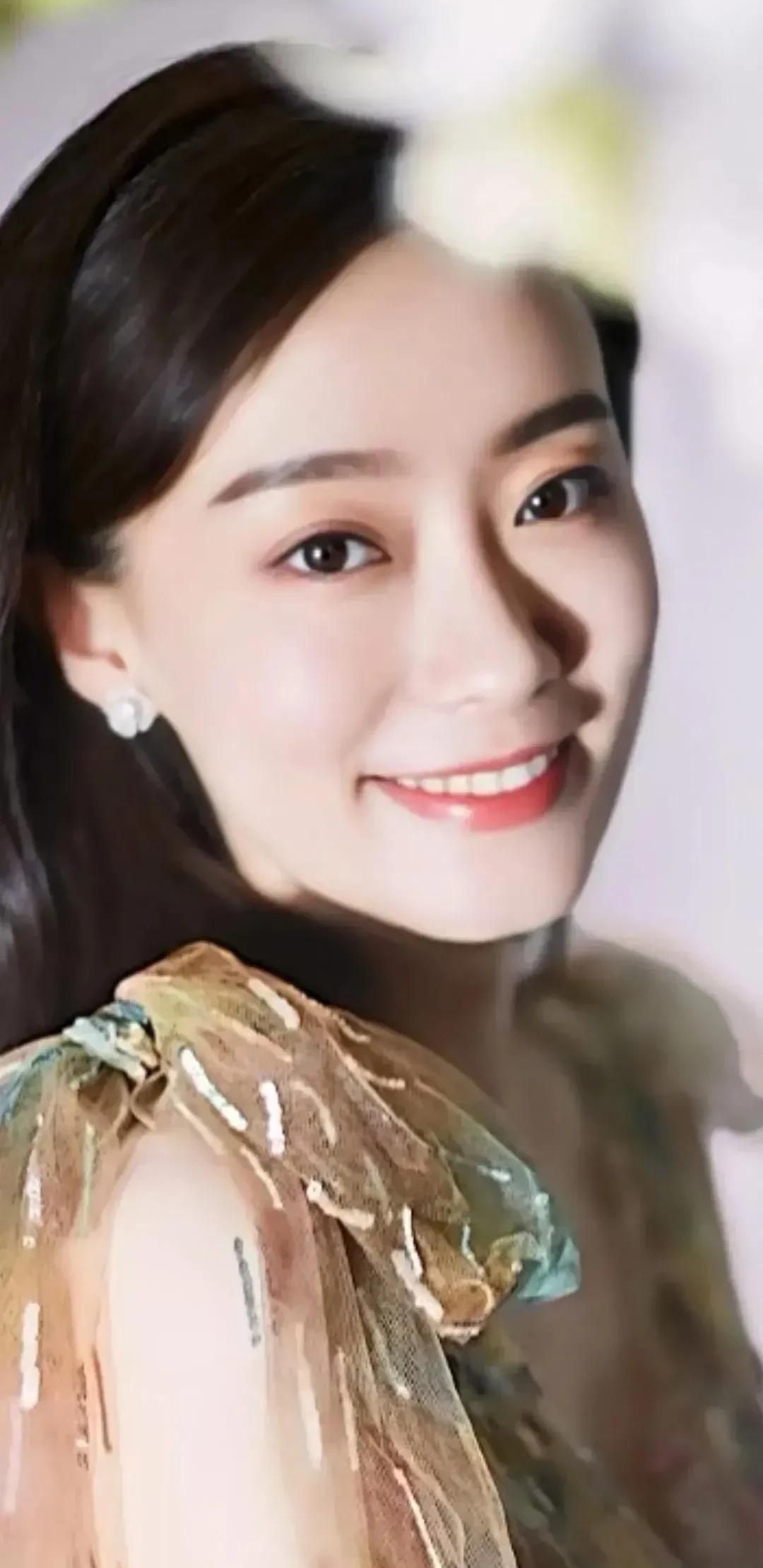 张小斐,惊艳迷人,清新优雅的写真照!__财经头条