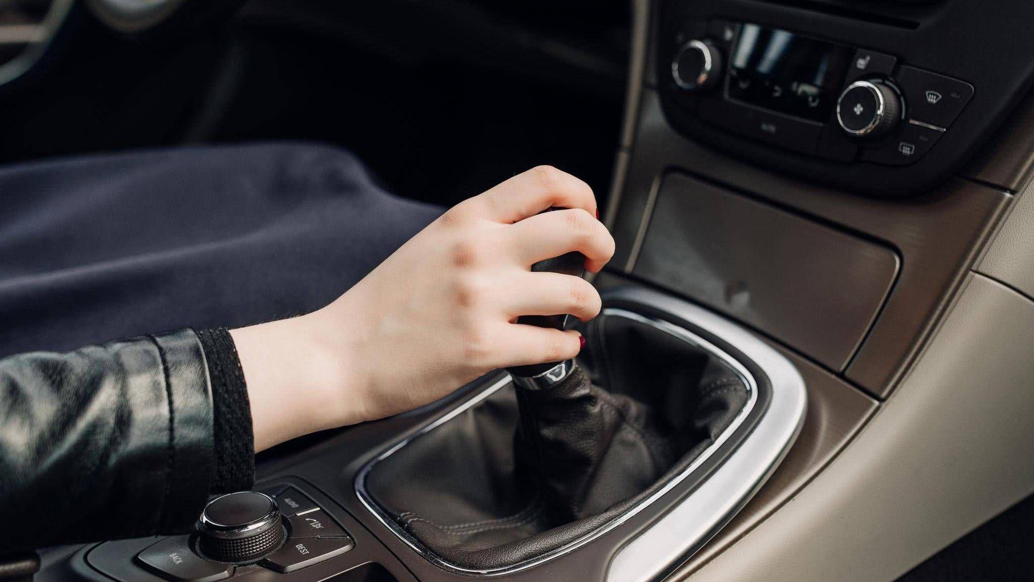 自动挡停车该如何正确挂挡?