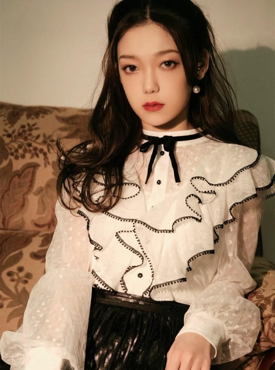 希林娜依·高高清淡雅写真,娇俏可人!__财经头条