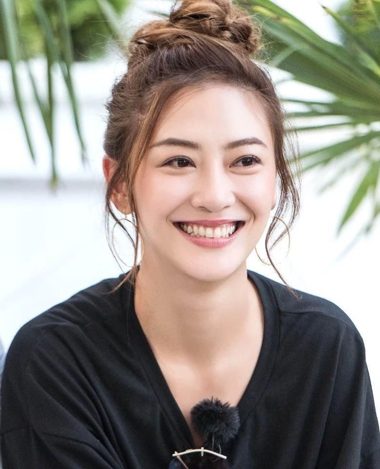 应采儿明艳写真,娇艳如花,楚楚动人!_高清图集_新浪网