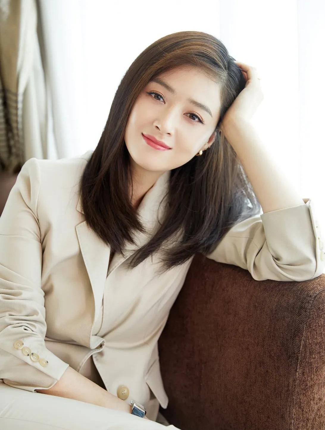 蒋欣,时尚俏丽,甜美可人的写真照!__财经头条