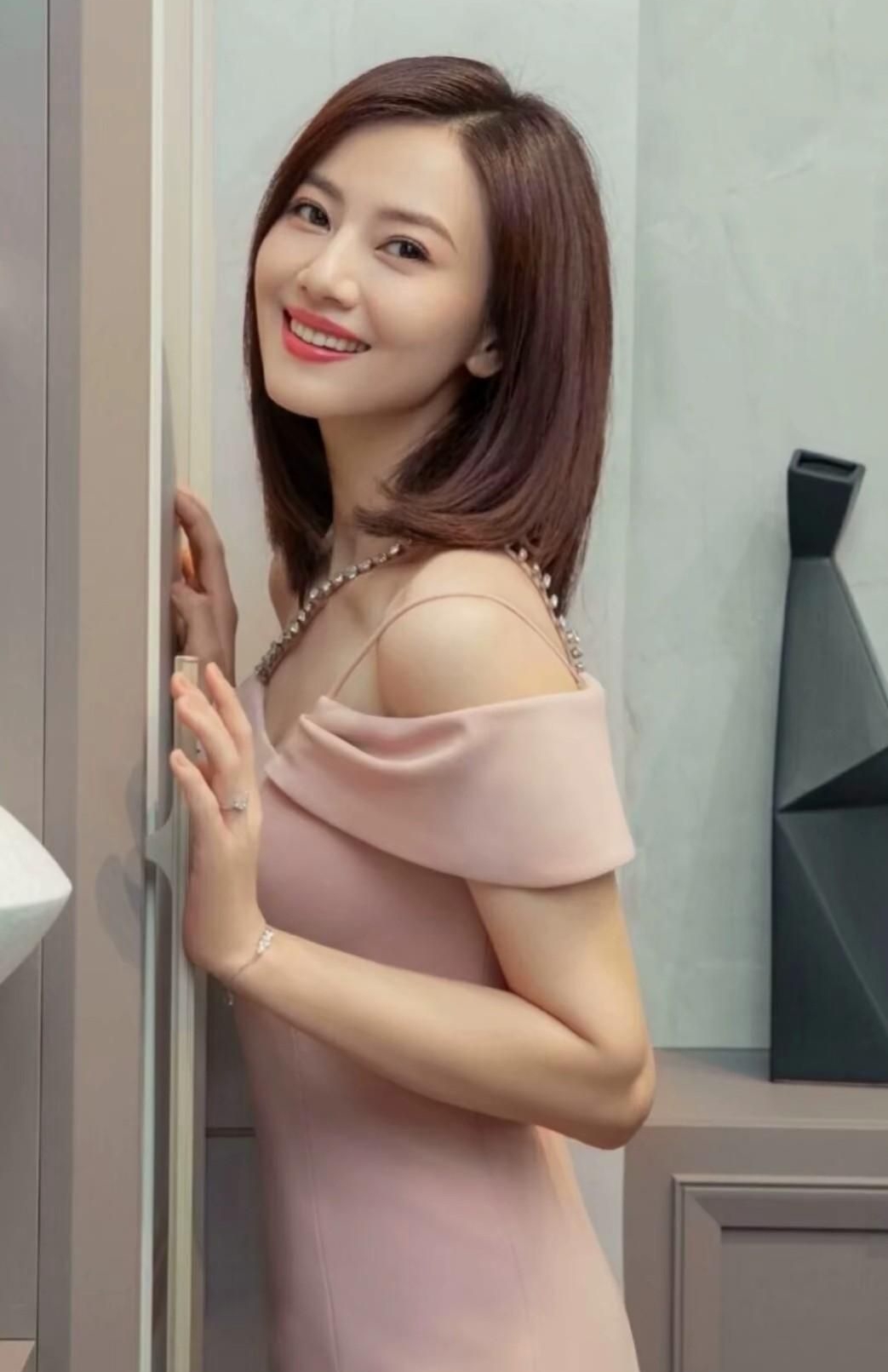 高圆圆高清淡雅美照,惊艳迷人!__财经头条