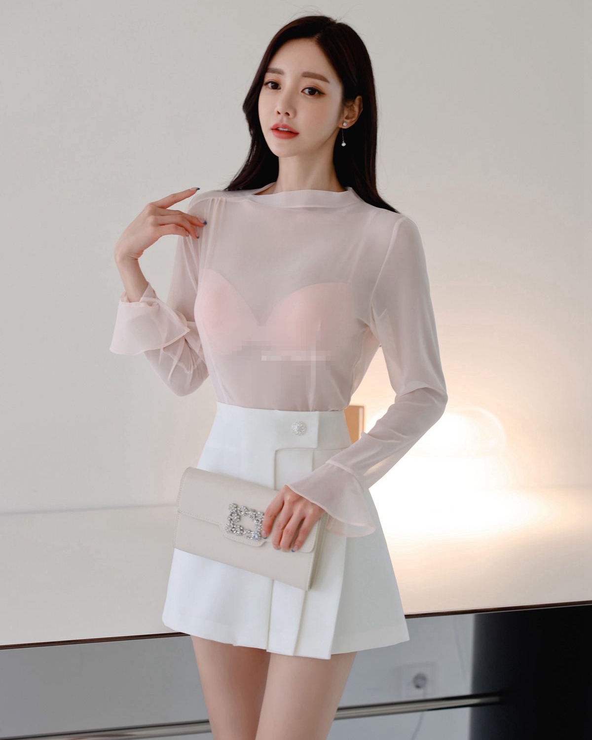 孙允珠粉嫩苹果透明短裙灵动优雅明艳动人