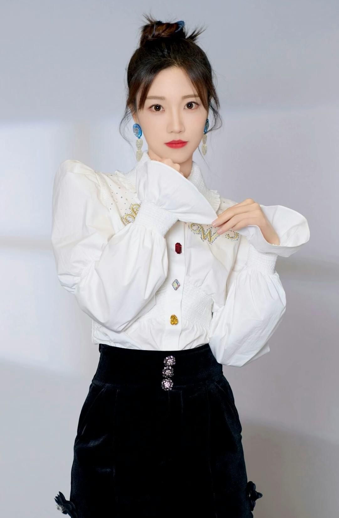 张纯烨高清俏丽美照楚楚动人