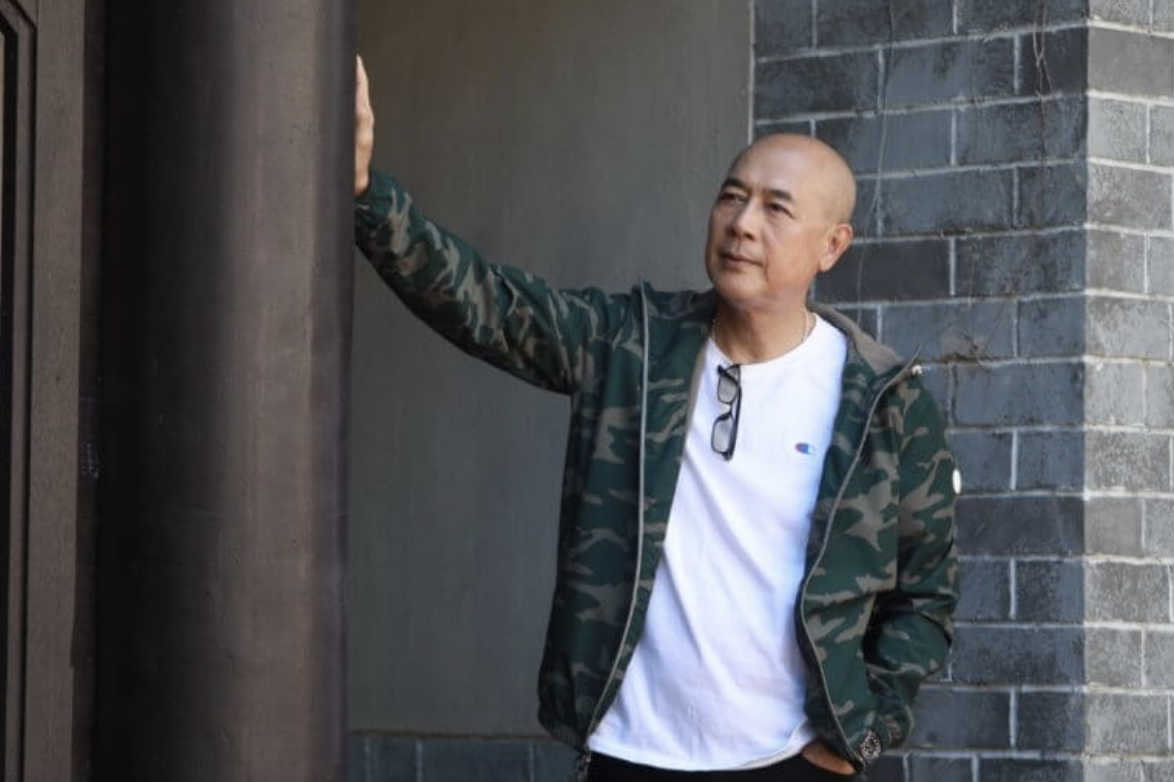 TVB绿叶李成昌自曝年内退休，称内地薪资待遇好，想携妻北上发展|曾励珍|妻子|女儿|没齿难忘|拍戏_新浪新闻